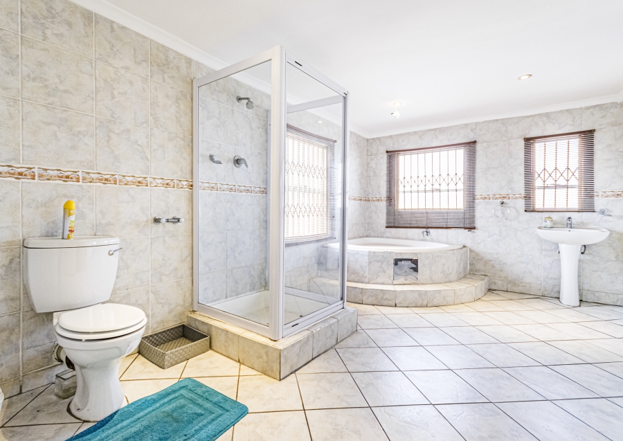 5 Bedroom Property for Sale in Florida Gauteng