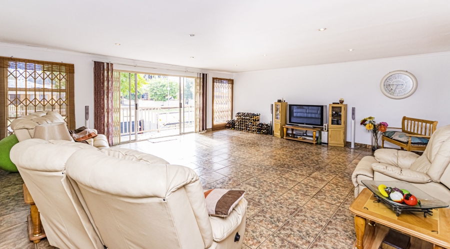 5 Bedroom Property for Sale in Florida Gauteng