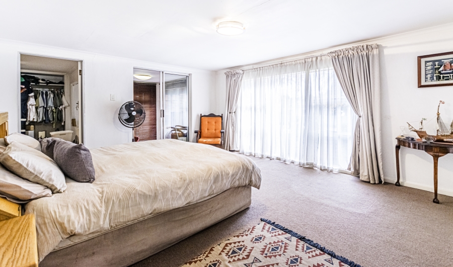 5 Bedroom Property for Sale in Florida Gauteng