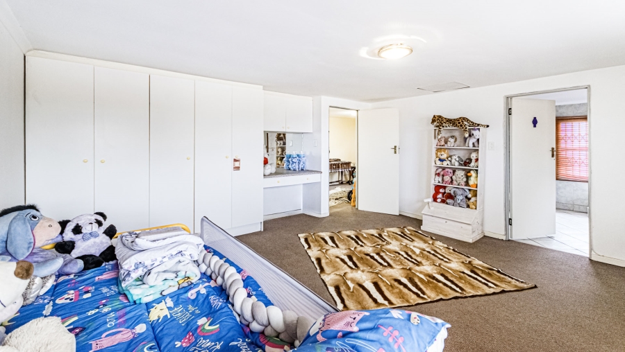 5 Bedroom Property for Sale in Florida Gauteng