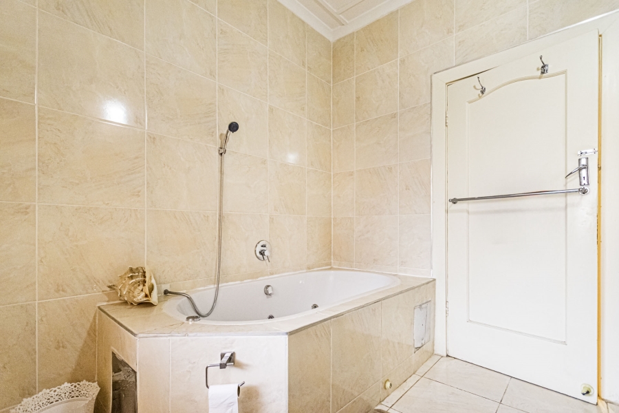 5 Bedroom Property for Sale in Florida Gauteng