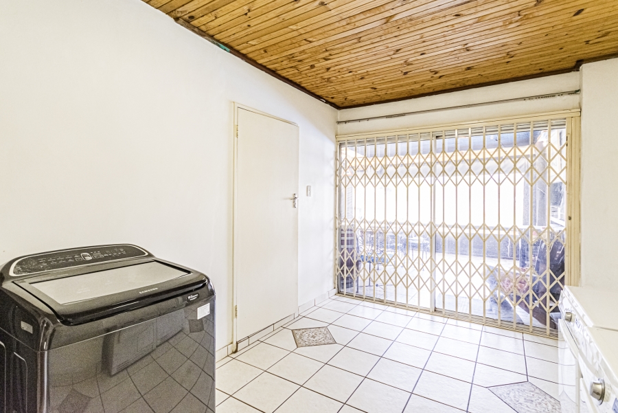 5 Bedroom Property for Sale in Florida Gauteng