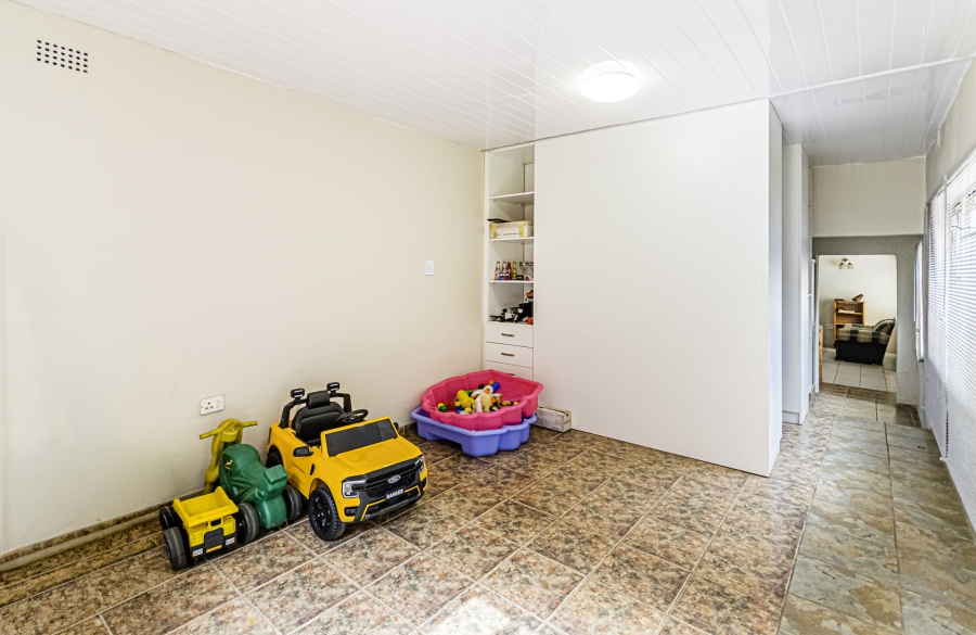 5 Bedroom Property for Sale in Florida Gauteng