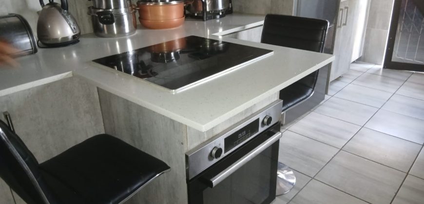 3 Bedroom Property for Sale in Mountain View Gauteng