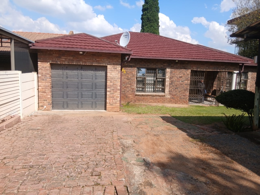 3 Bedroom Property for Sale in Mountain View Gauteng