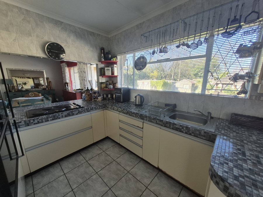4 Bedroom Property for Sale in Brackenhurst Gauteng