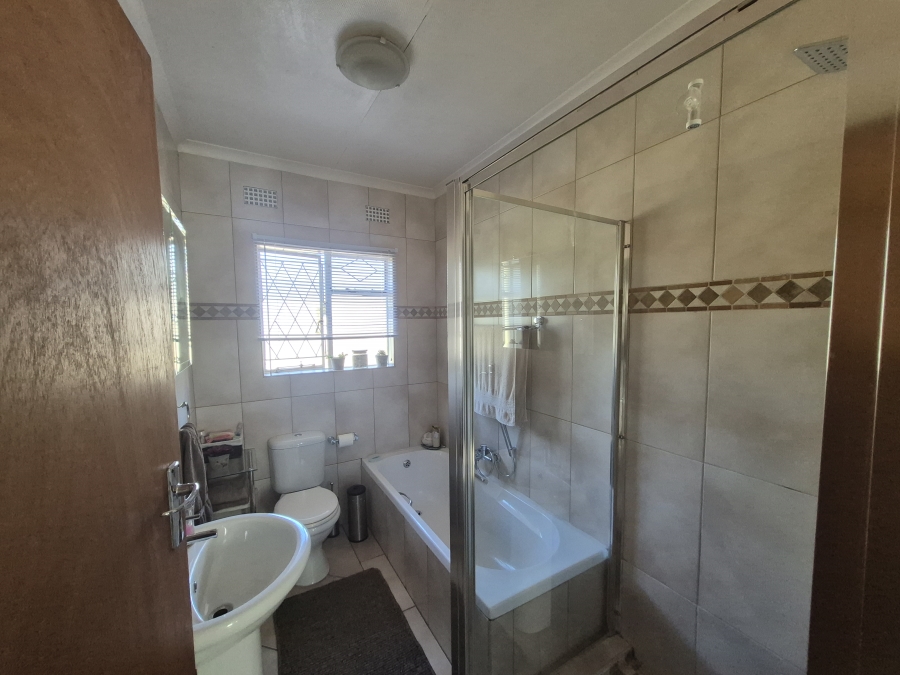 4 Bedroom Property for Sale in Brackenhurst Gauteng