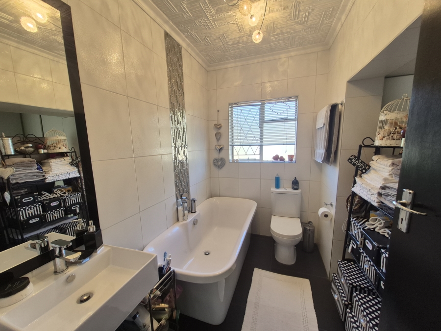 4 Bedroom Property for Sale in Brackenhurst Gauteng