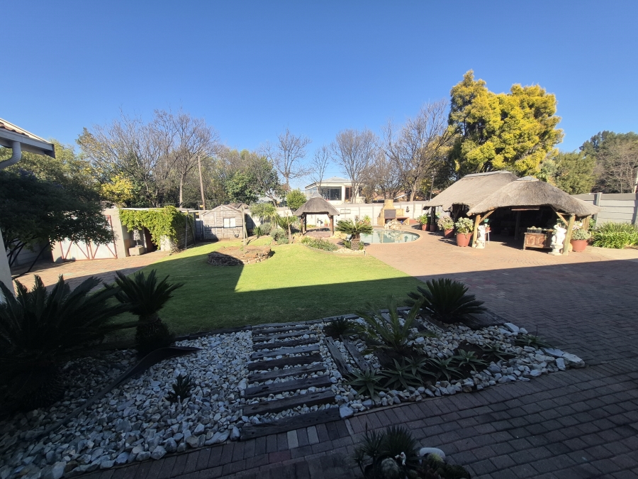 4 Bedroom Property for Sale in Brackenhurst Gauteng