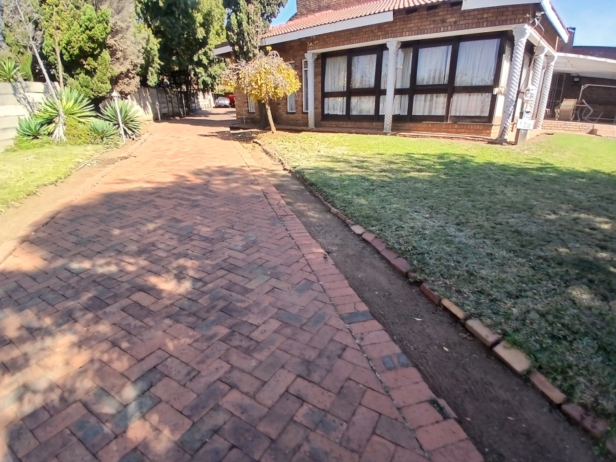 3 Bedroom Property for Sale in Dunnottar Gauteng