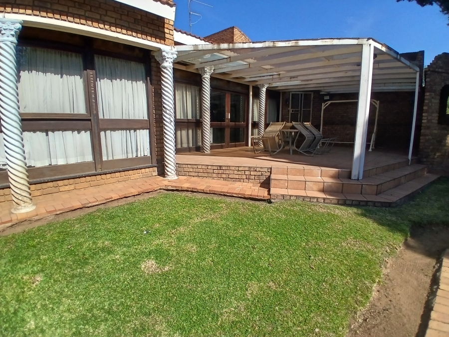 3 Bedroom Property for Sale in Dunnottar Gauteng