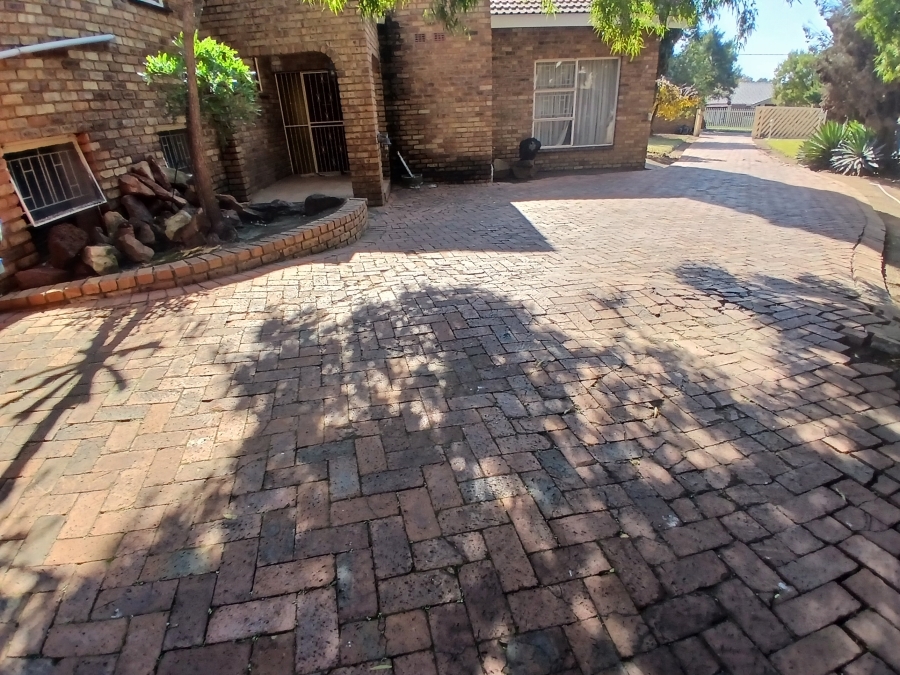 3 Bedroom Property for Sale in Dunnottar Gauteng