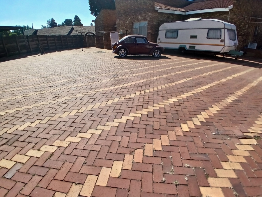 3 Bedroom Property for Sale in Dunnottar Gauteng