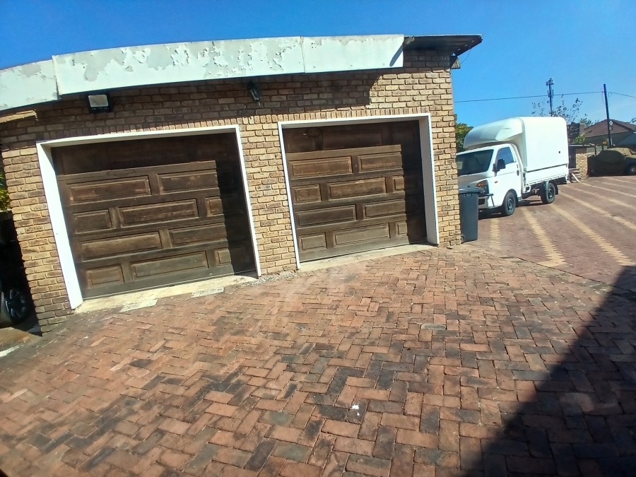 3 Bedroom Property for Sale in Dunnottar Gauteng