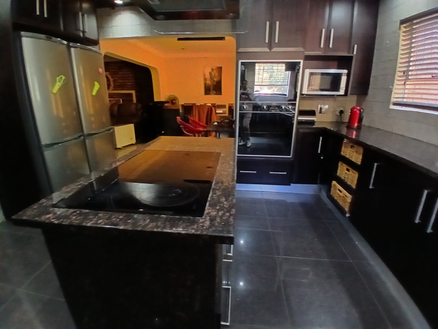 3 Bedroom Property for Sale in Dunnottar Gauteng
