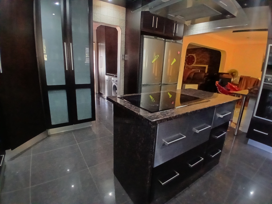 3 Bedroom Property for Sale in Dunnottar Gauteng