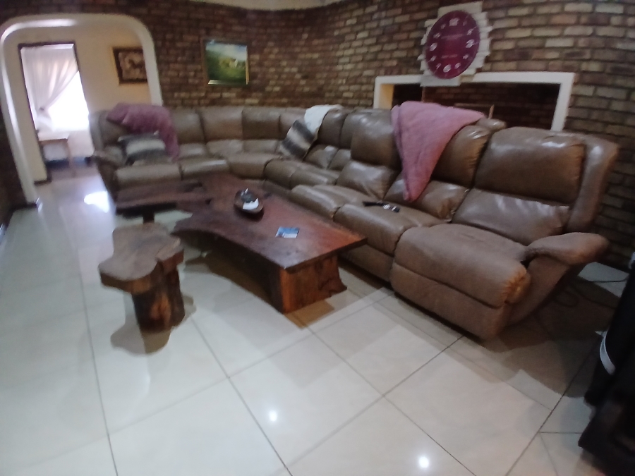 3 Bedroom Property for Sale in Dunnottar Gauteng