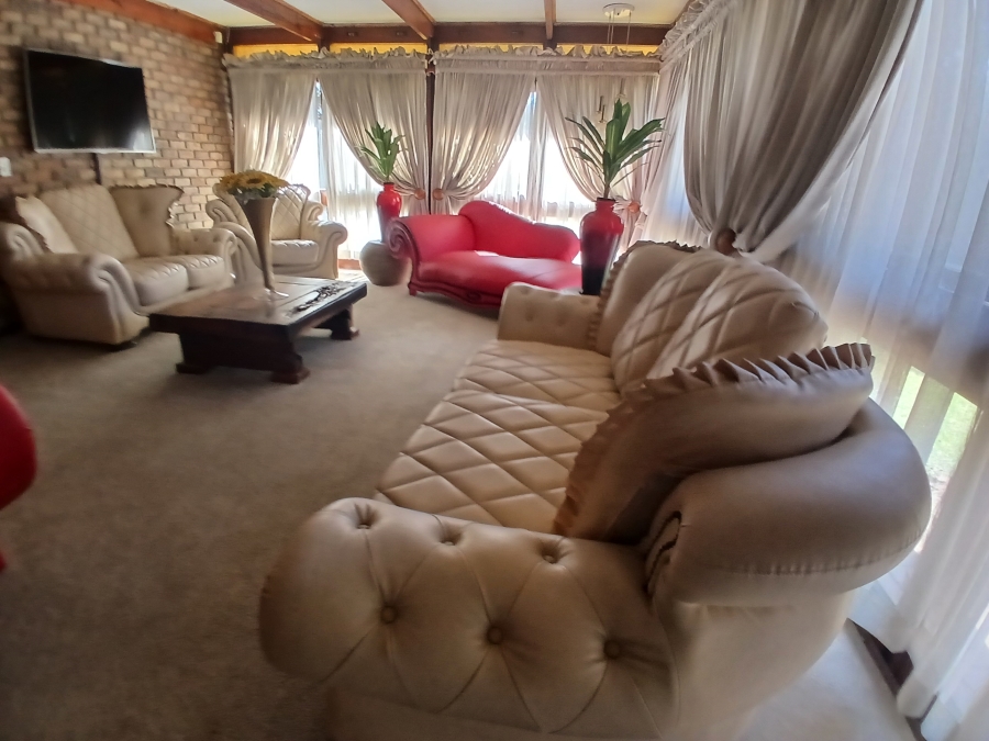 3 Bedroom Property for Sale in Dunnottar Gauteng