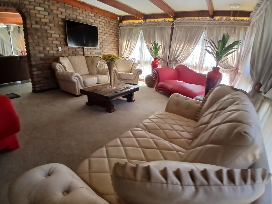 3 Bedroom Property for Sale in Dunnottar Gauteng