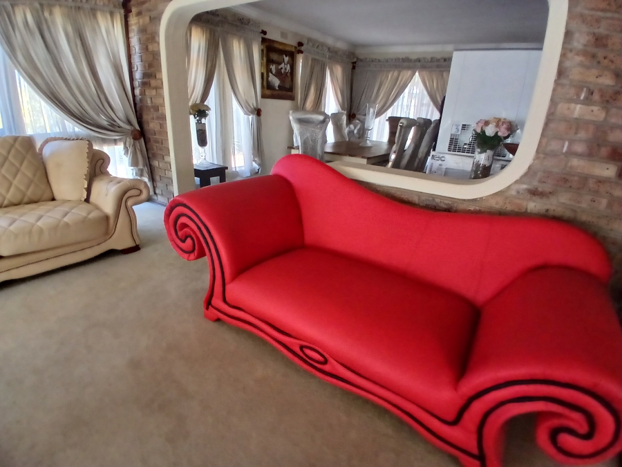 3 Bedroom Property for Sale in Dunnottar Gauteng