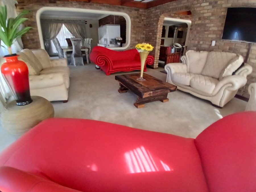 3 Bedroom Property for Sale in Dunnottar Gauteng