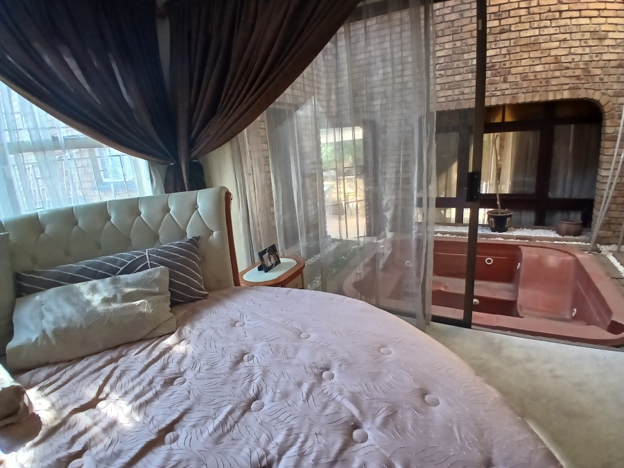 3 Bedroom Property for Sale in Dunnottar Gauteng