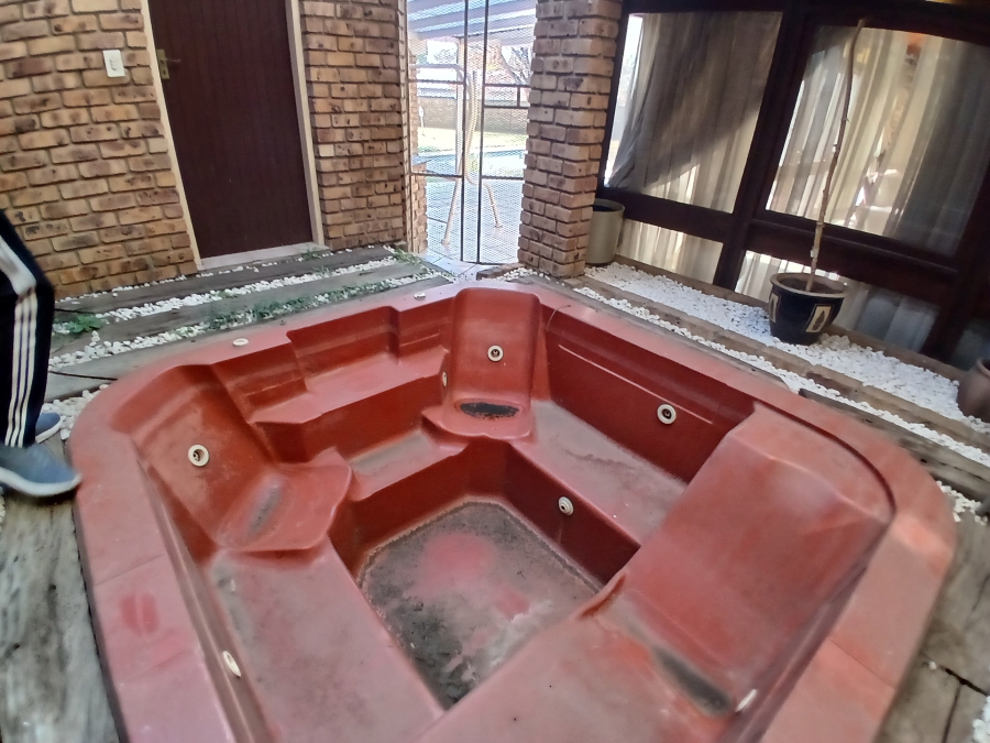 3 Bedroom Property for Sale in Dunnottar Gauteng
