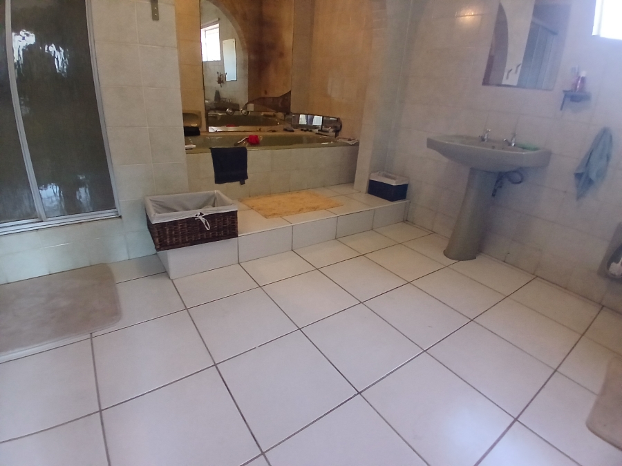 3 Bedroom Property for Sale in Dunnottar Gauteng