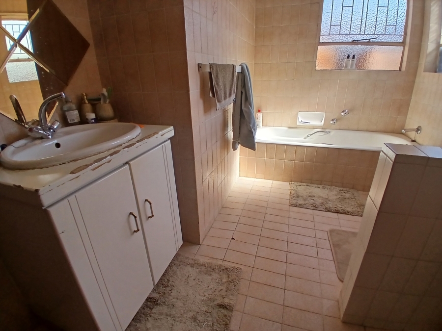 3 Bedroom Property for Sale in Dunnottar Gauteng