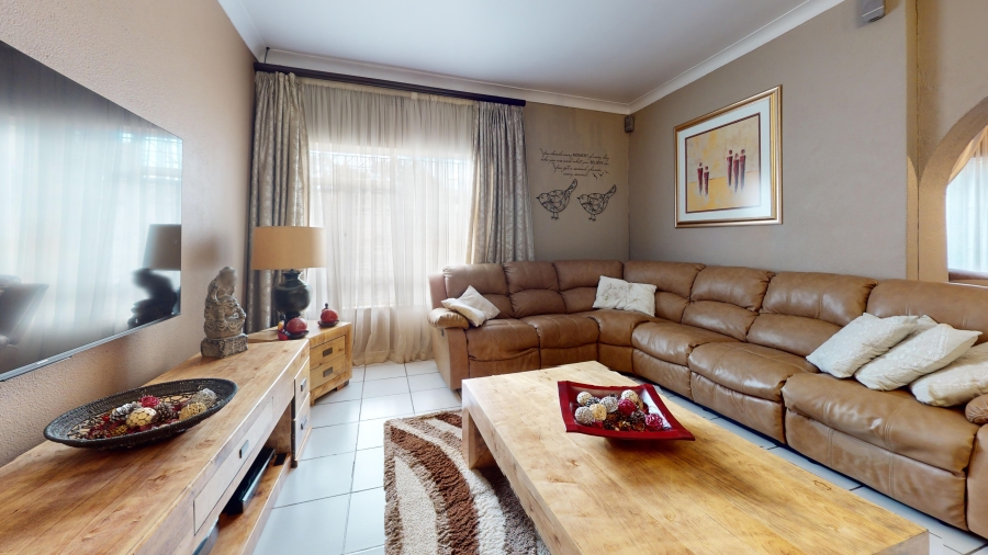 4 Bedroom Property for Sale in Dawnview Gauteng