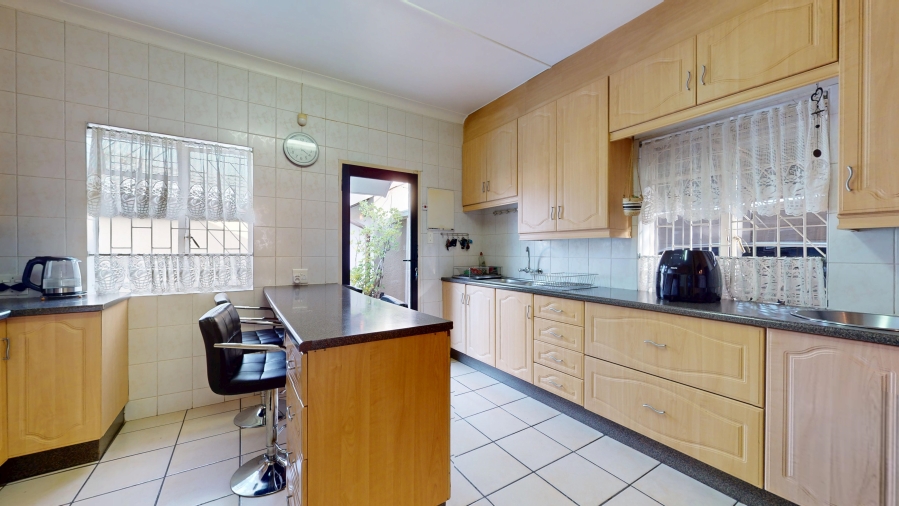 4 Bedroom Property for Sale in Dawnview Gauteng
