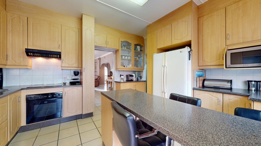 4 Bedroom Property for Sale in Dawnview Gauteng