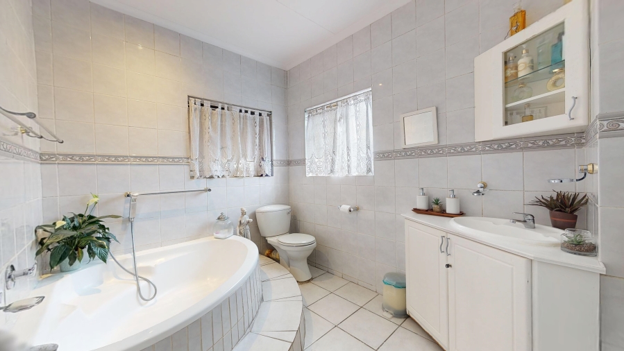 4 Bedroom Property for Sale in Dawnview Gauteng