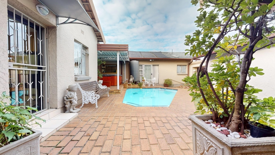 4 Bedroom Property for Sale in Dawnview Gauteng