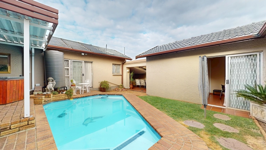 4 Bedroom Property for Sale in Dawnview Gauteng
