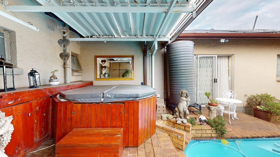 4 Bedroom Property for Sale in Dawnview Gauteng