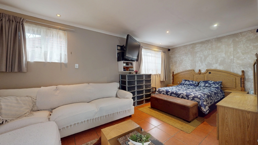 4 Bedroom Property for Sale in Dawnview Gauteng