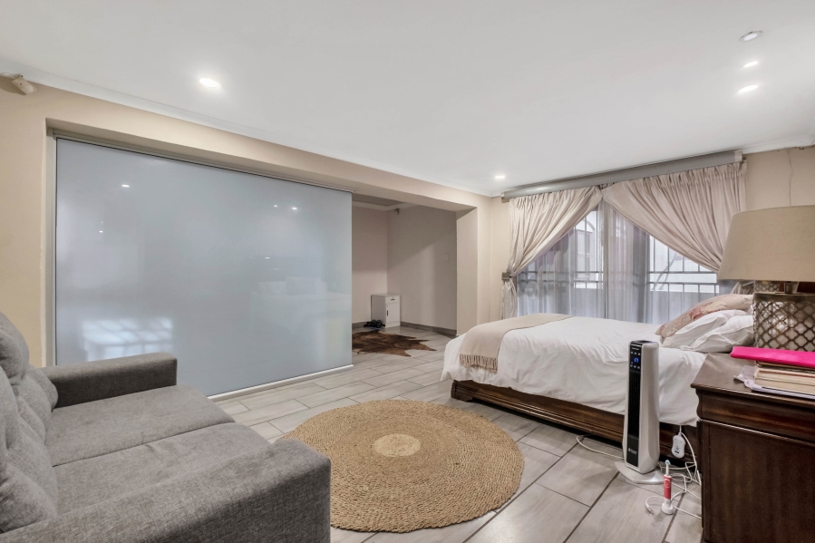 3 Bedroom Property for Sale in Wendywood Gauteng