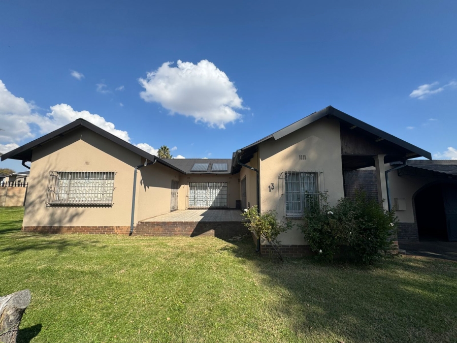 To Let 4 Bedroom Property for Rent in Dalview Gauteng