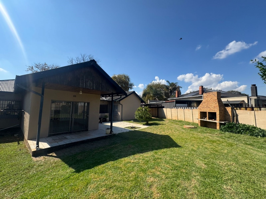 To Let 4 Bedroom Property for Rent in Dalview Gauteng