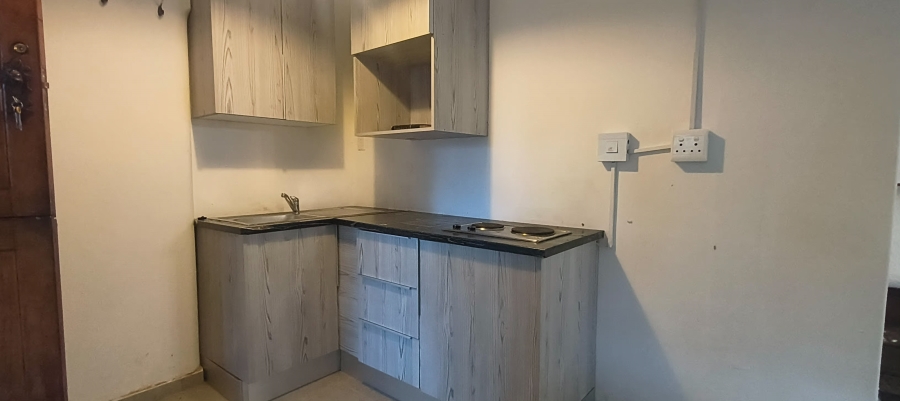 To Let 1 Bedroom Property for Rent in Greenhills Gauteng