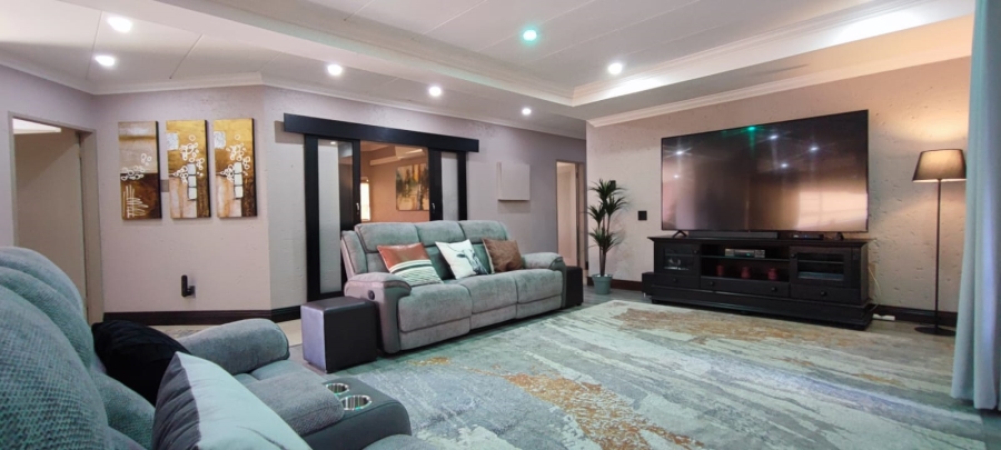 5 Bedroom Property for Sale in Eldoraigne Gauteng