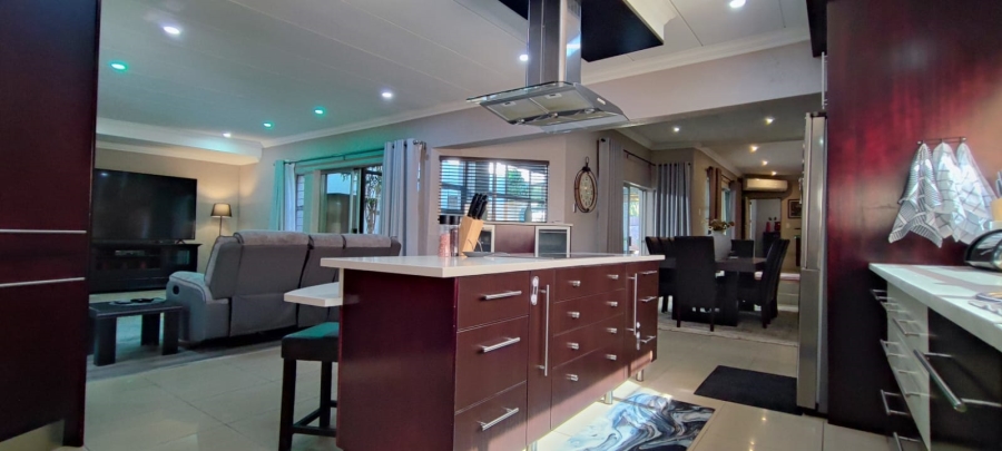 5 Bedroom Property for Sale in Eldoraigne Gauteng