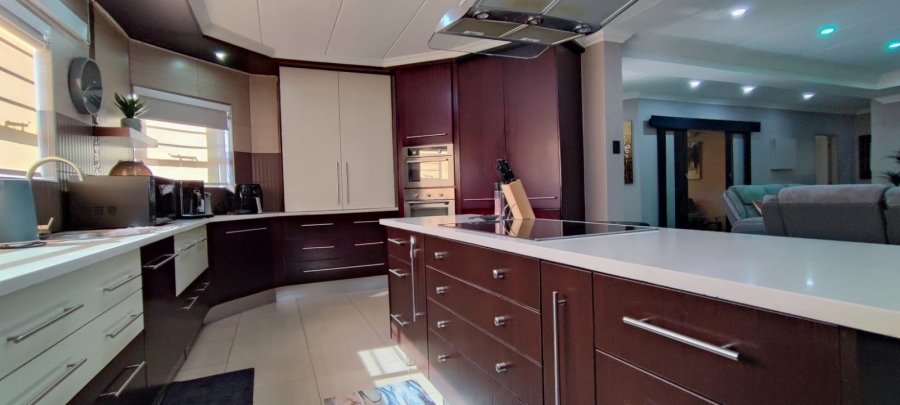 5 Bedroom Property for Sale in Eldoraigne Gauteng