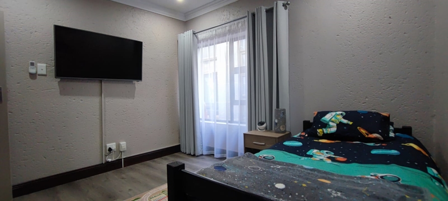 5 Bedroom Property for Sale in Eldoraigne Gauteng