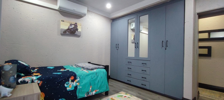 5 Bedroom Property for Sale in Eldoraigne Gauteng