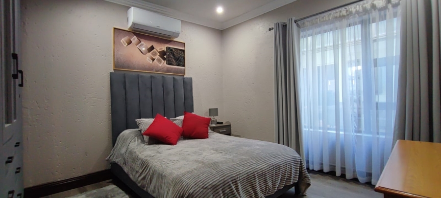 5 Bedroom Property for Sale in Eldoraigne Gauteng