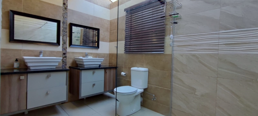 5 Bedroom Property for Sale in Eldoraigne Gauteng