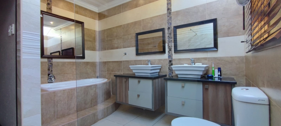 5 Bedroom Property for Sale in Eldoraigne Gauteng