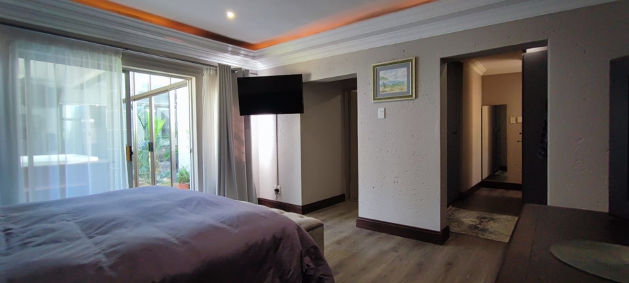 5 Bedroom Property for Sale in Eldoraigne Gauteng
